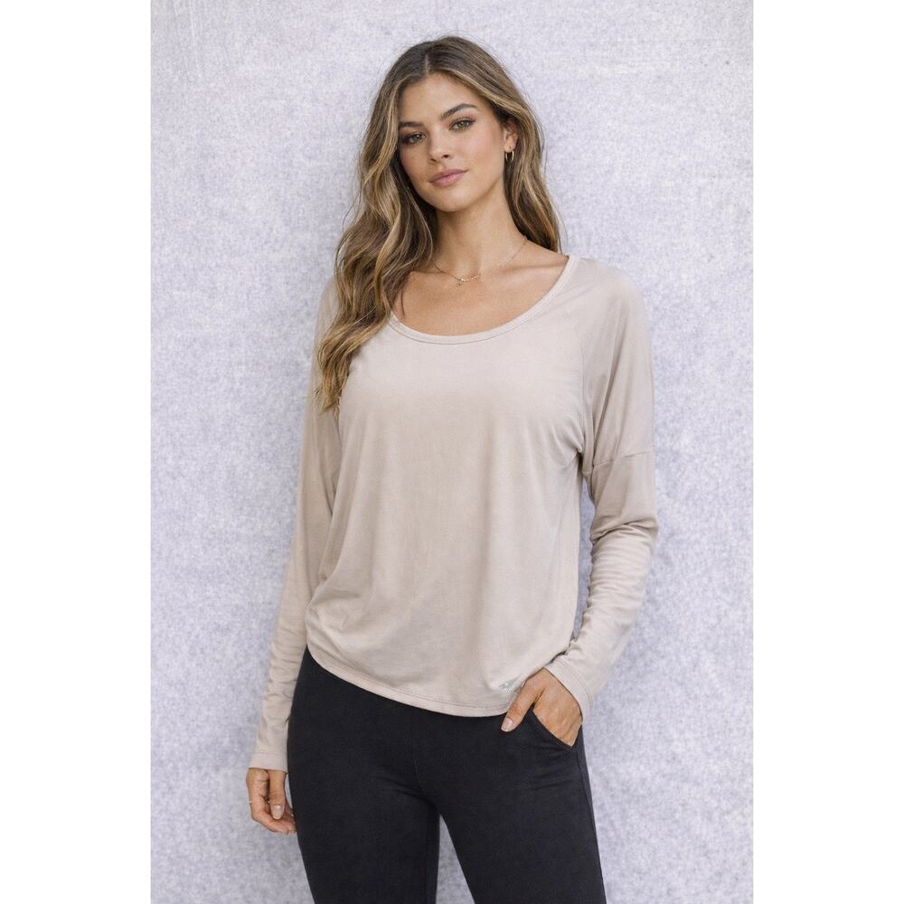 Athleta Scoop Neck Long Sleeve Activewear Top Medium Clean Girl Athleisure